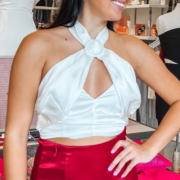 NWT DO+BE Cropped White Satin Halter Style Top - Picture 2 of 3